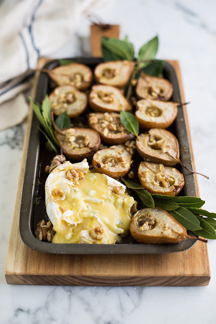 Maple and Bay Roasted Pears with Baked Blue Camembert – Kaas Club.™